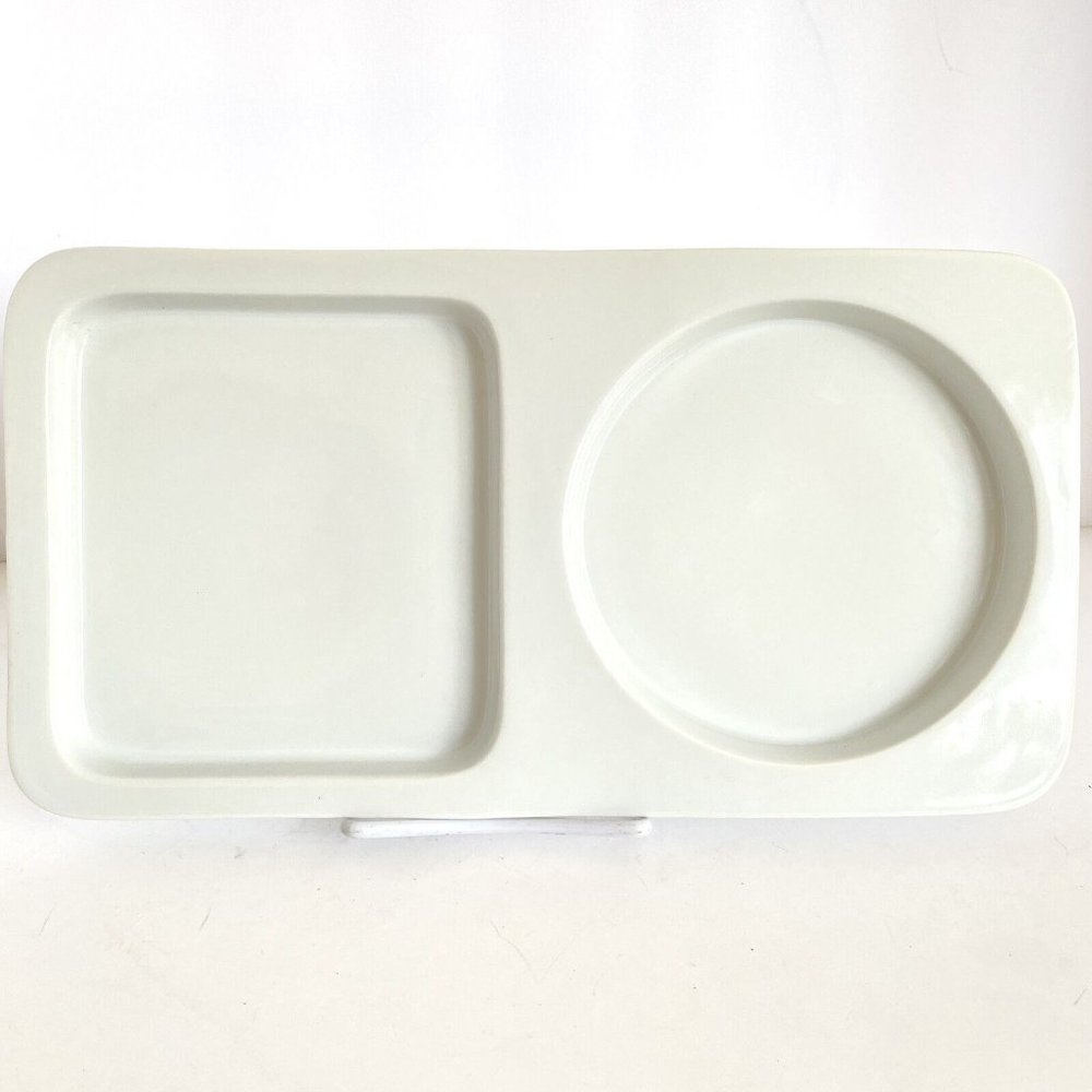 BIA Cordon Bleu Brie Round Cheese Crackers Appetizer Dessert White Serving Plate